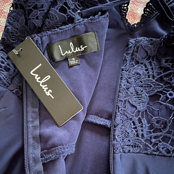 Lulu’s navy lace maxi dress, size small, NEVER WORN - Picture 6 of 6